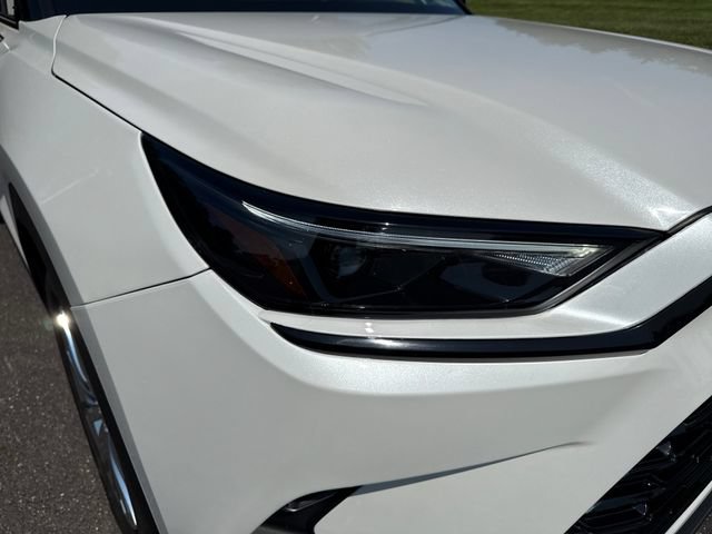 Used 2024 Toyota Grand Highlander AWD image 12