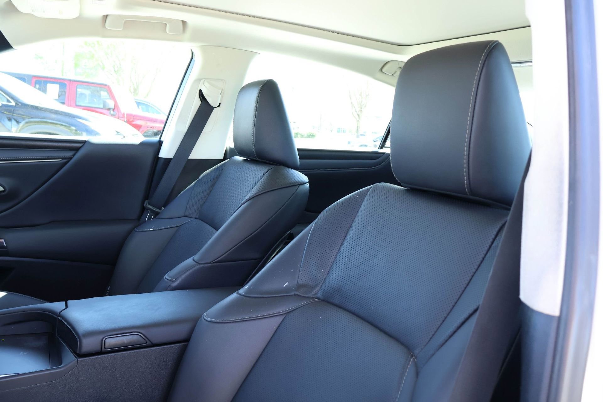 Used 2023 Lexus ES 350 w/ Premium Package image 11