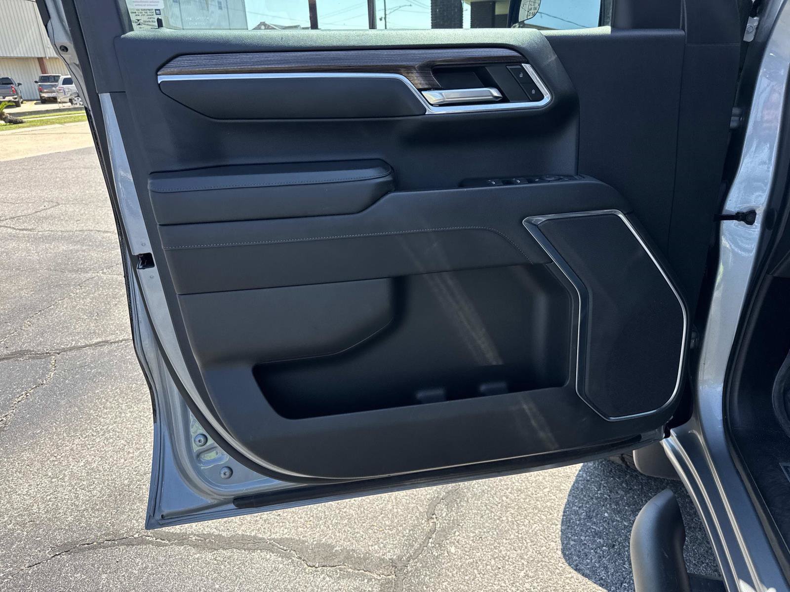 Used 2023 Chevrolet Silverado 1500 LT Trail Boss w/ Protection Package AWD/4WD image 18