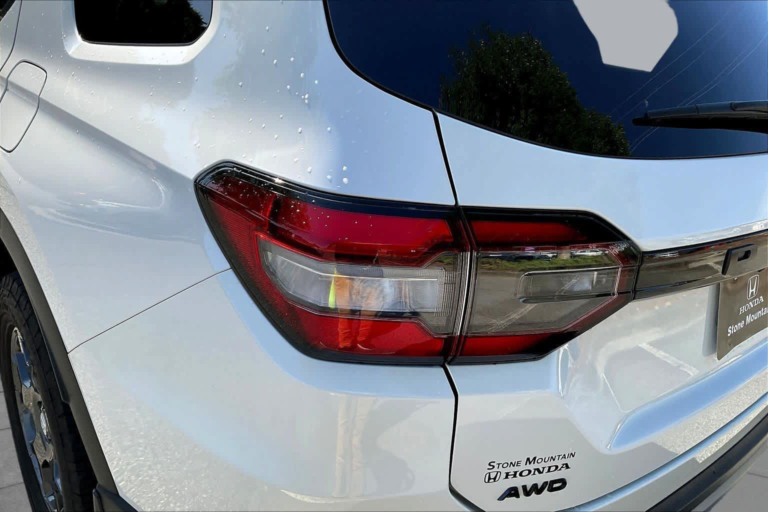 Used 2025 Honda Pilot TrailSport image 29