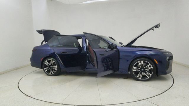 Used 2023 BMW 760i xDrive AWD/4WD image 72