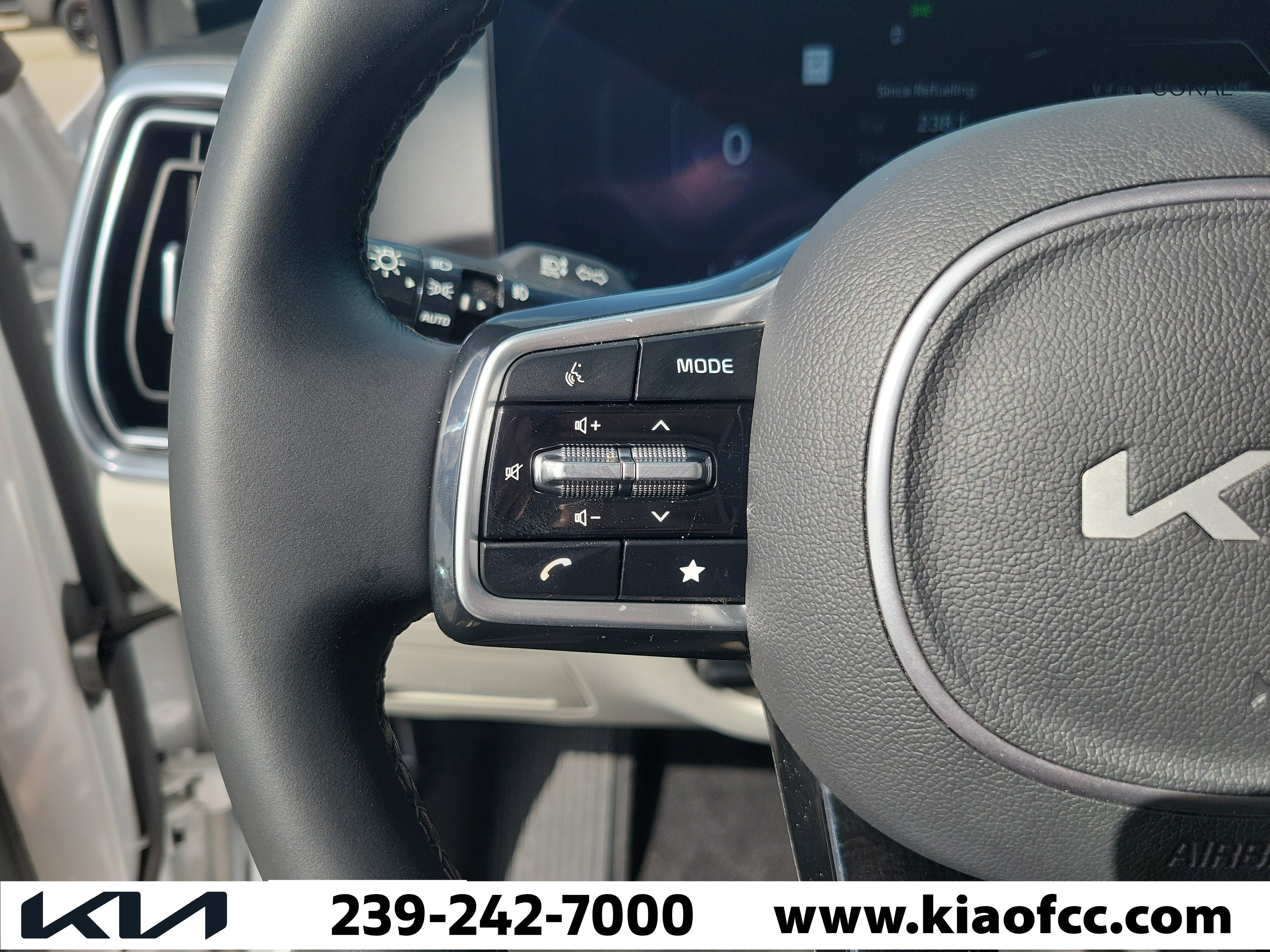 Certified 2025 Kia Sorento SX AWD/4WD image 28