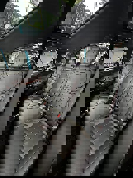 Used 2025 Land Rover Range Rover Sport SE image 12