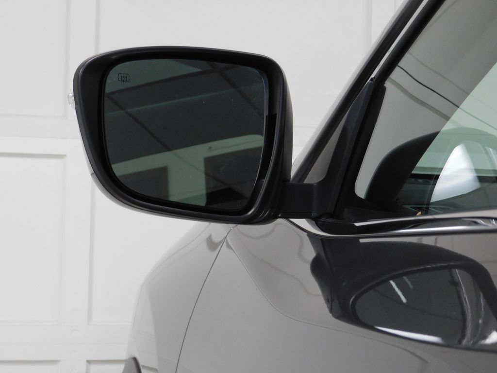 Used 2020 Nissan Rogue SV AWD/4WD image 16