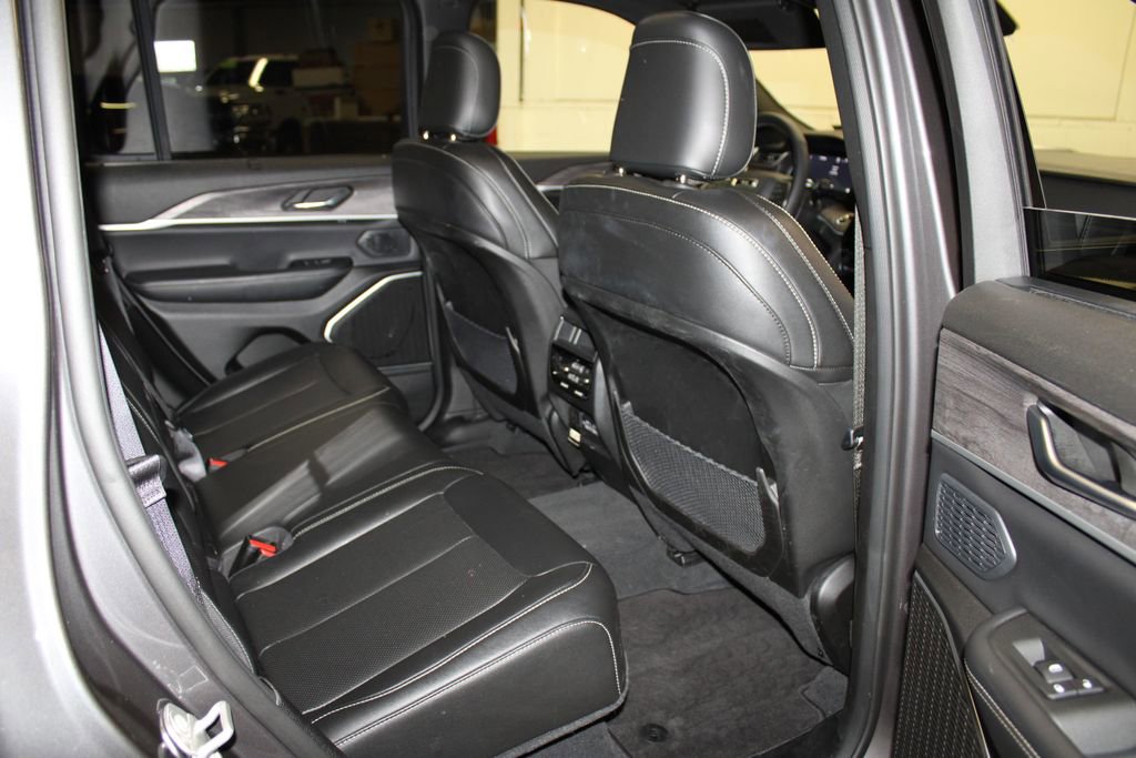 Used 2024 Jeep Grand Cherokee Limited 4xe AWD/4WD image 32