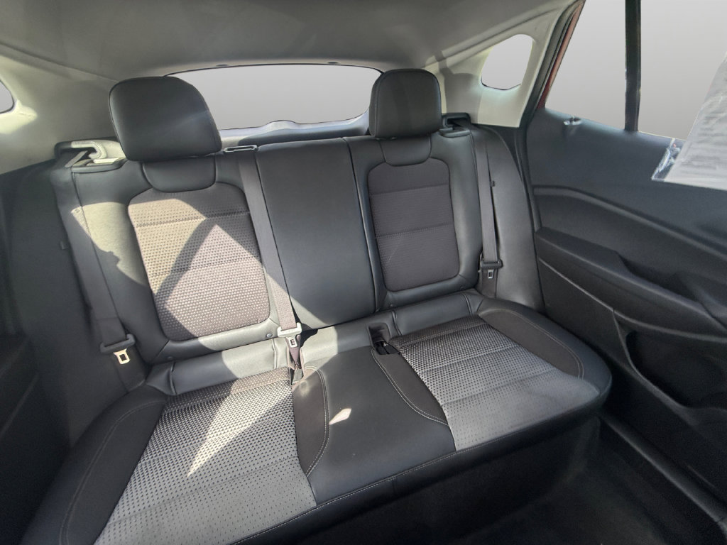 Used 2025 Chevrolet Trax LT FWD image 18