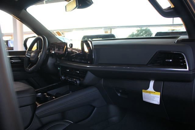 Used 2025 Chevrolet Suburban Premier image 19
