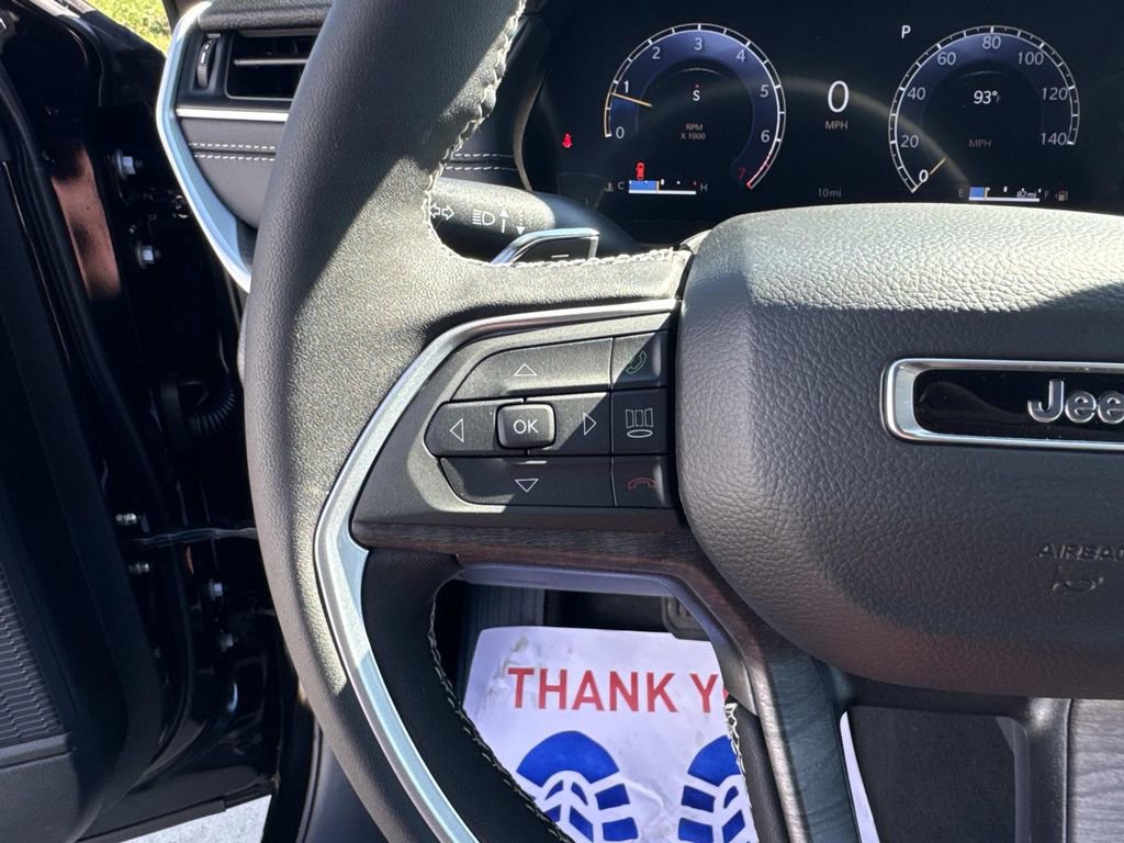 New 2025 Jeep Grand Cherokee Limited w/ Black Appearance Package image 40