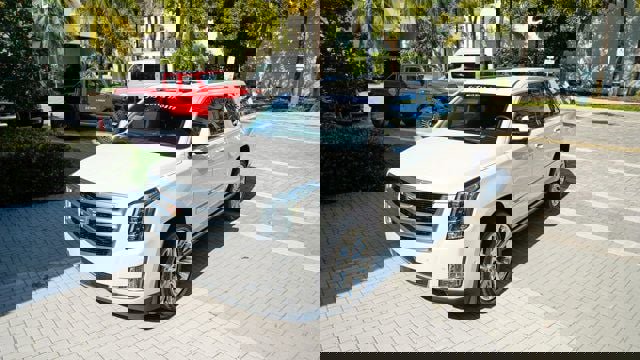 Used 2019 Cadillac Escalade ESV Premium Luxury image 10