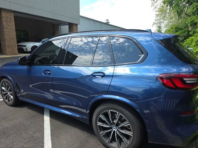 Used 2022 BMW X5 xDrive40i w/ M Sport Package AWD/4WD image 17