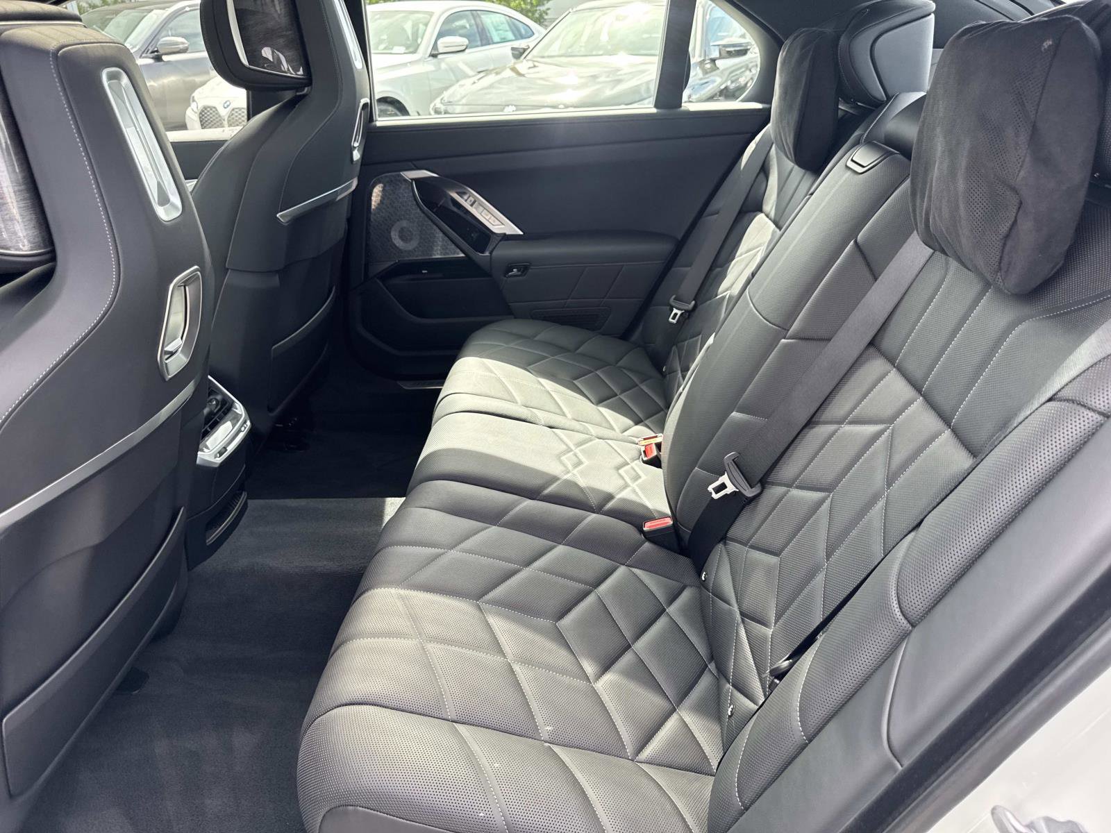 Used 2025 BMW i7 eDrive50 w/ M Sport Package image 12