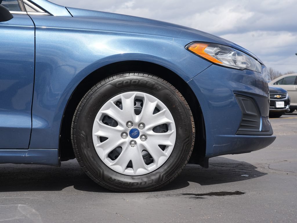 Used 2019 Ford Fusion S FWD image 11