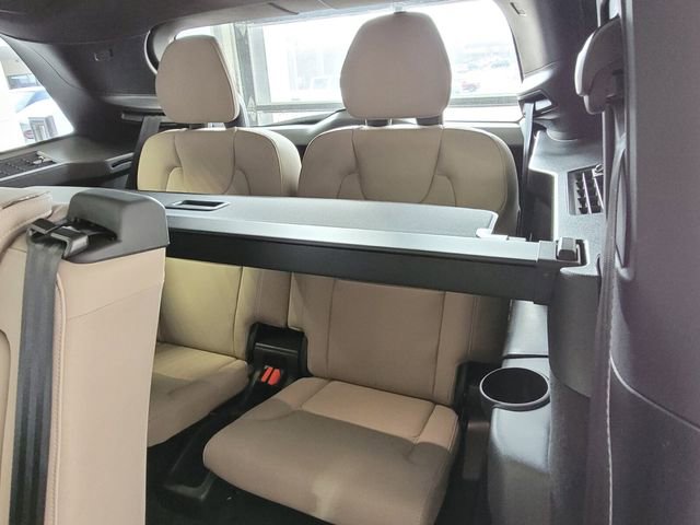 New 2026 Volvo XC90 B5 Plus w/ Protection Package Premier AWD/4WD image 11