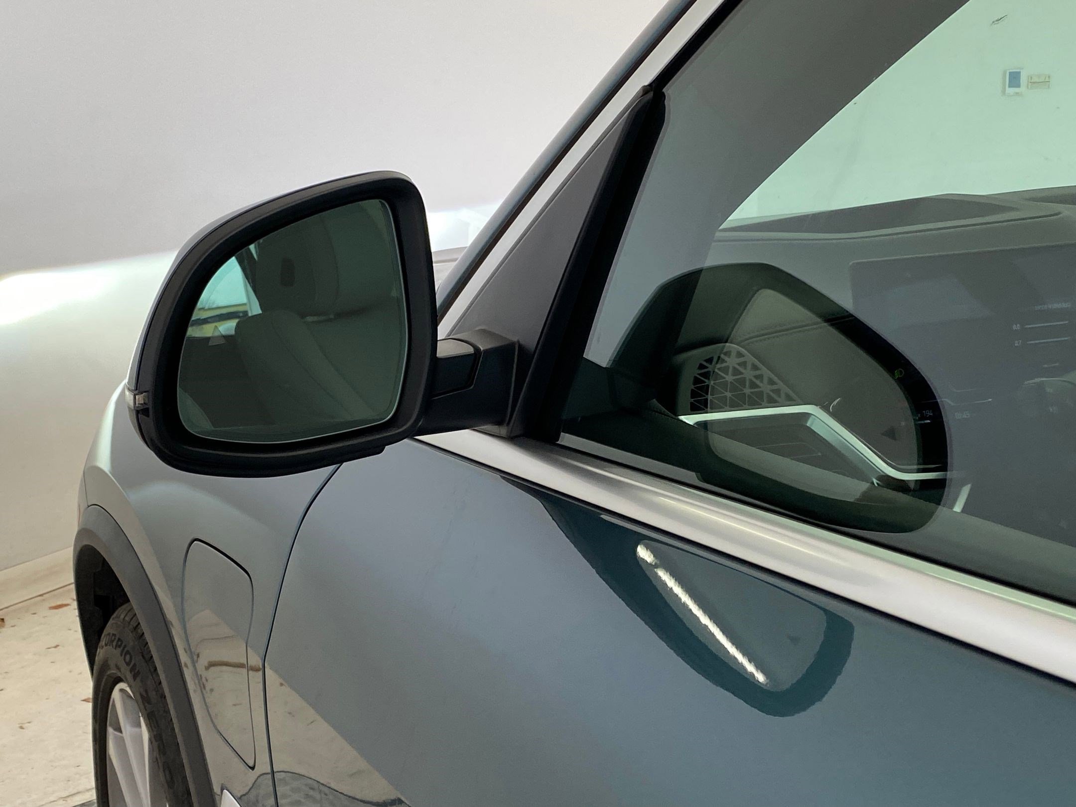 Used 2025 BMW X5 xDrive50e w/ Premium Package image 22