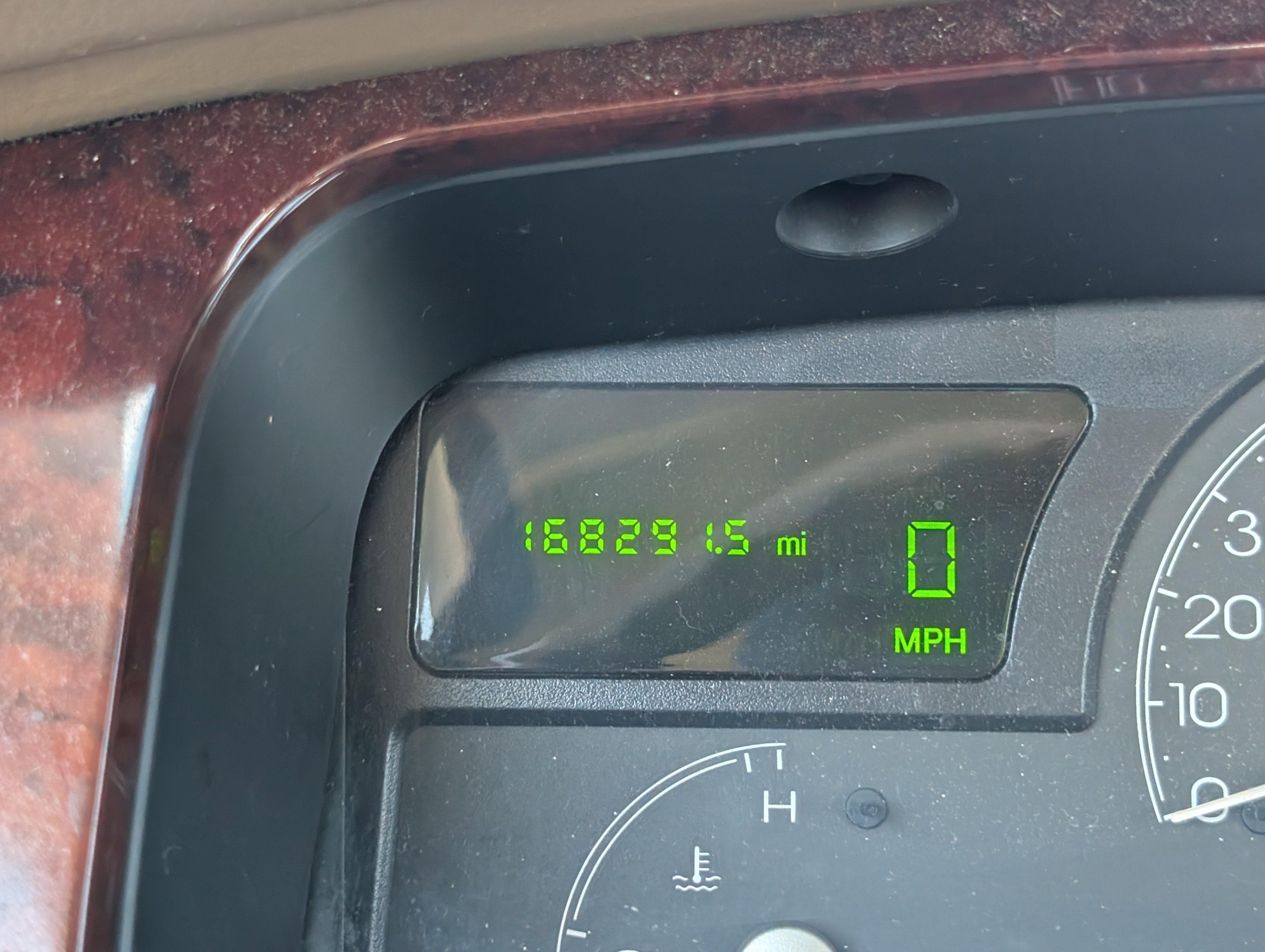 Used 2003 Lincoln Town Car Signature RWD image 10