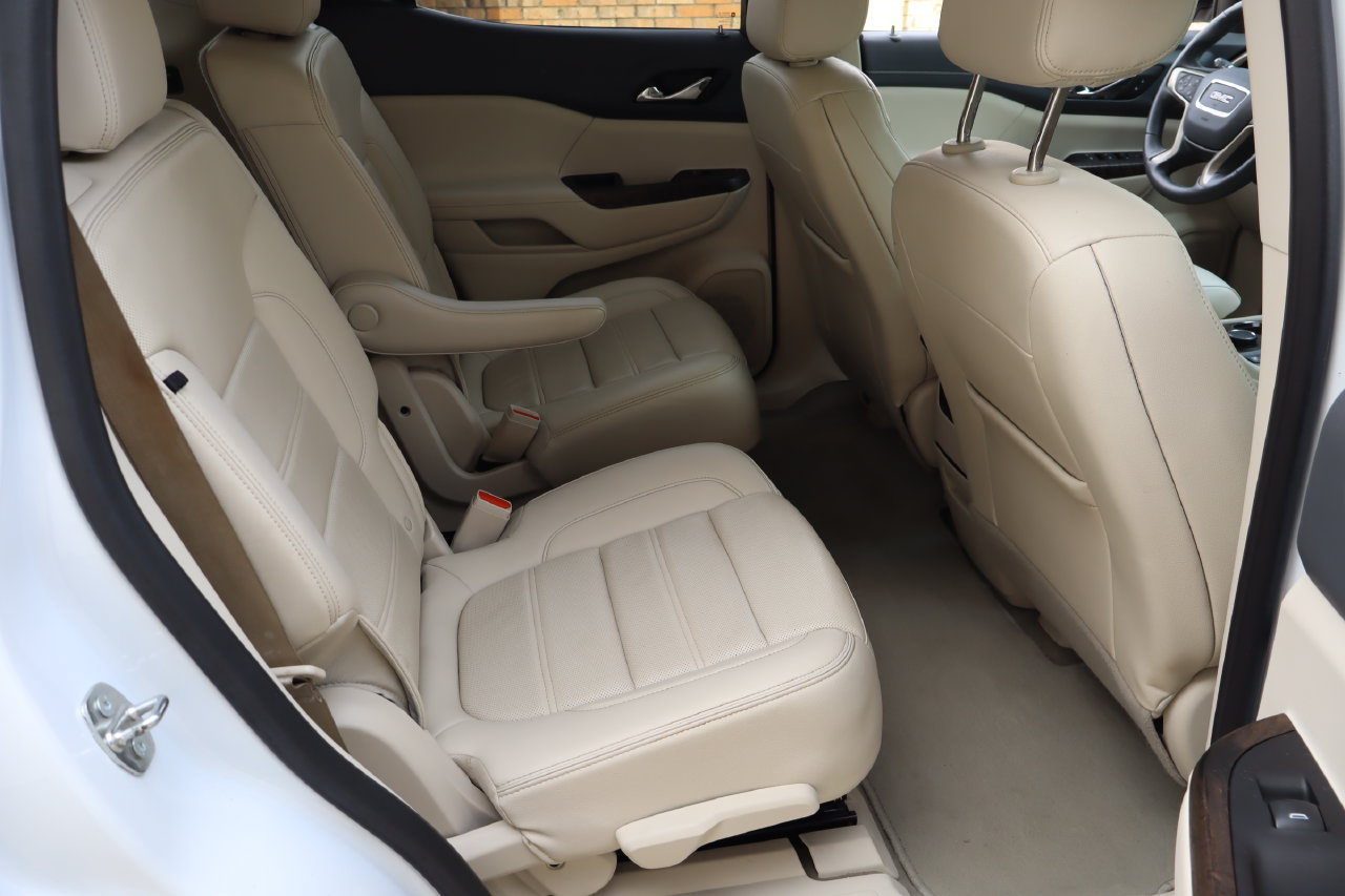 Used 2023 GMC Acadia Denali w/ Denali Ultimate Package FWD image 19