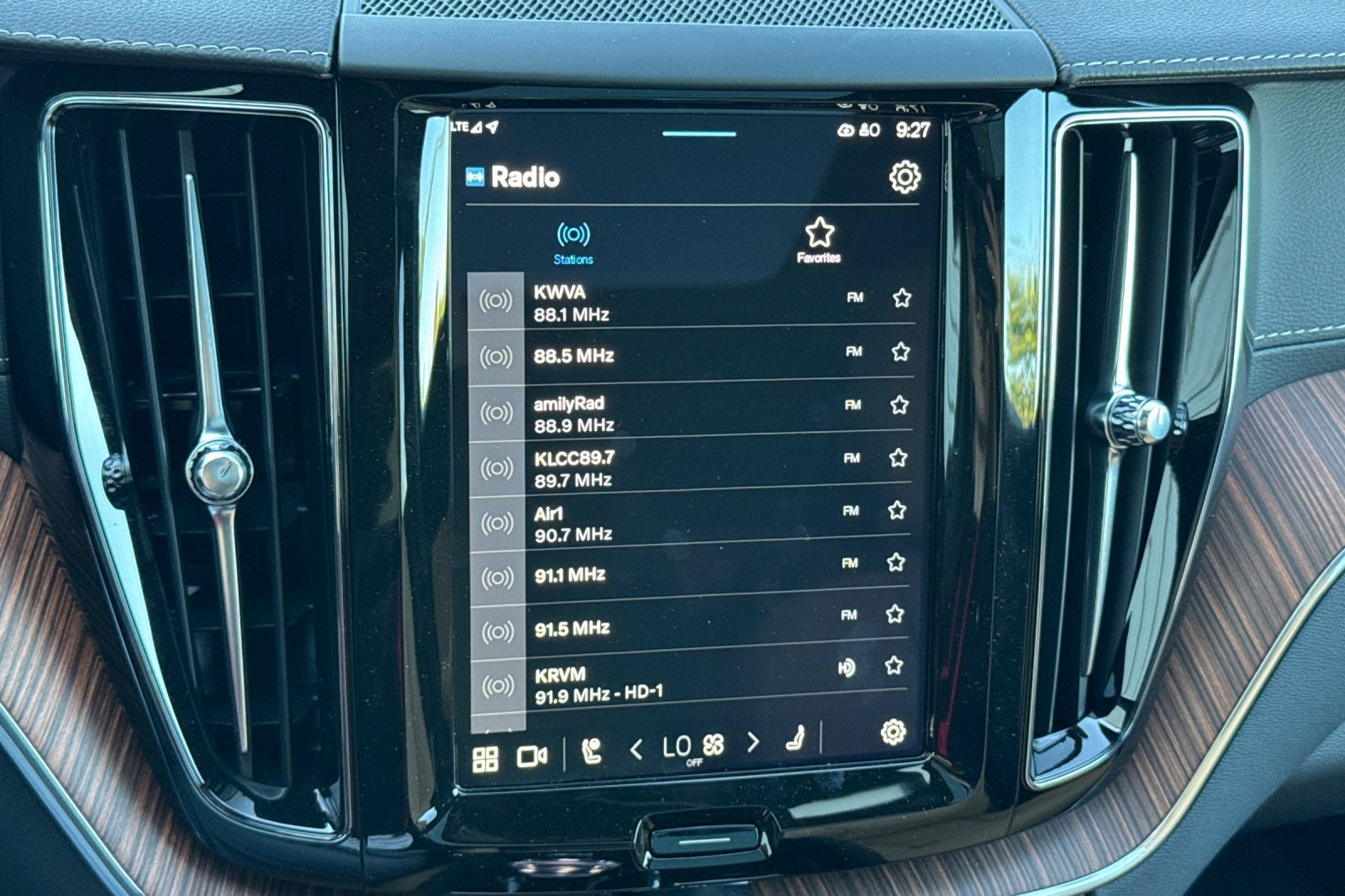 New 2025 Volvo XC60 B5 Ultra w/ Protection Package Premier image 17