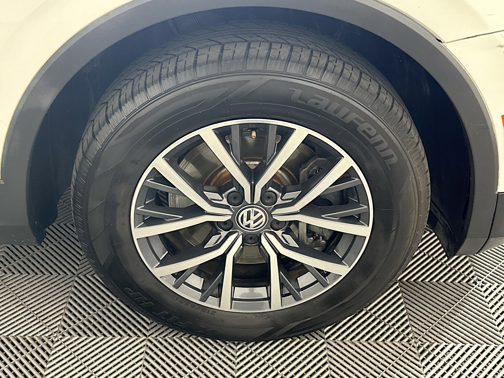 Used 2019 Volkswagen Tiguan SE FWD image 11