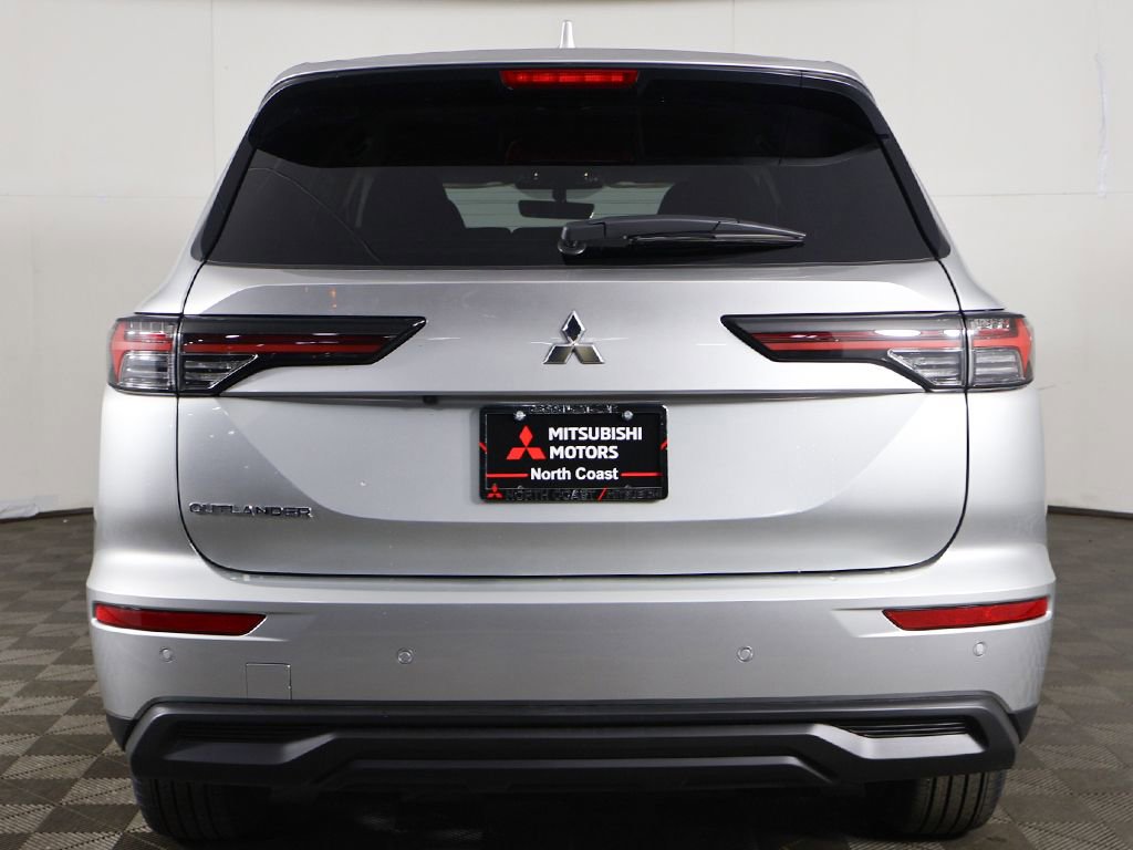 New 2026 Mitsubishi Outlander ES FWD image 11