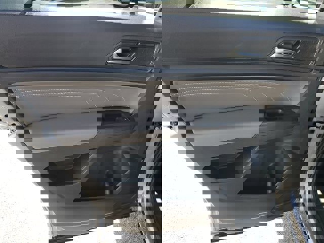 Used 2022 Volkswagen Atlas Cross Sport SEL R-Line image 21