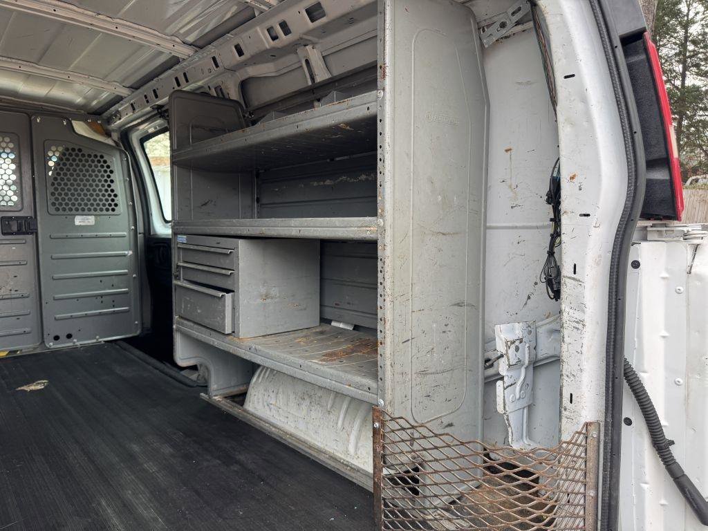 Used 2011 Chevrolet Express 2500 image 7