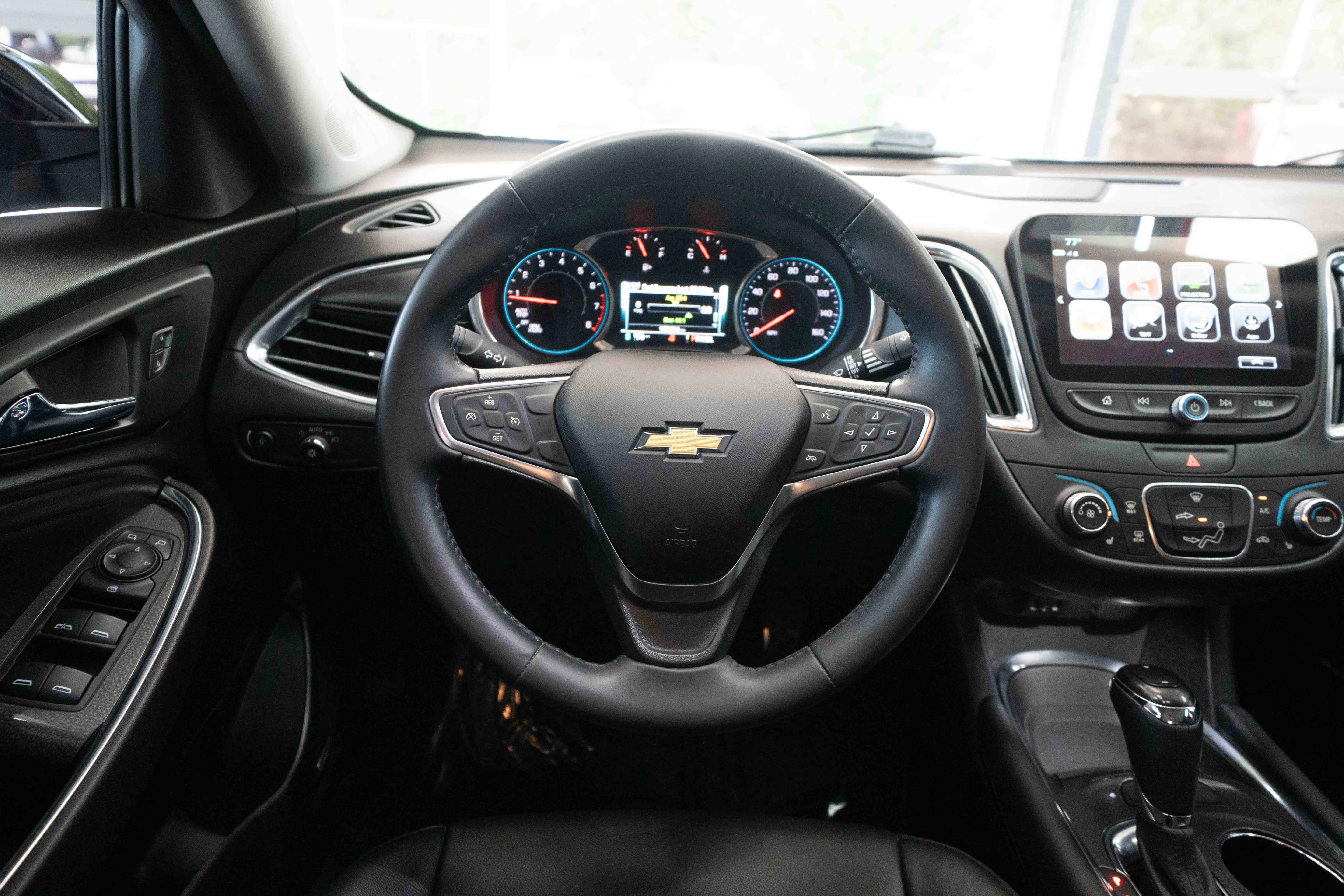 Used 2018 Chevrolet Malibu LT w/ Leather Package FWD image 21
