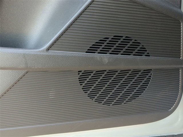 Certified 2025 Volkswagen Taos SE image 18