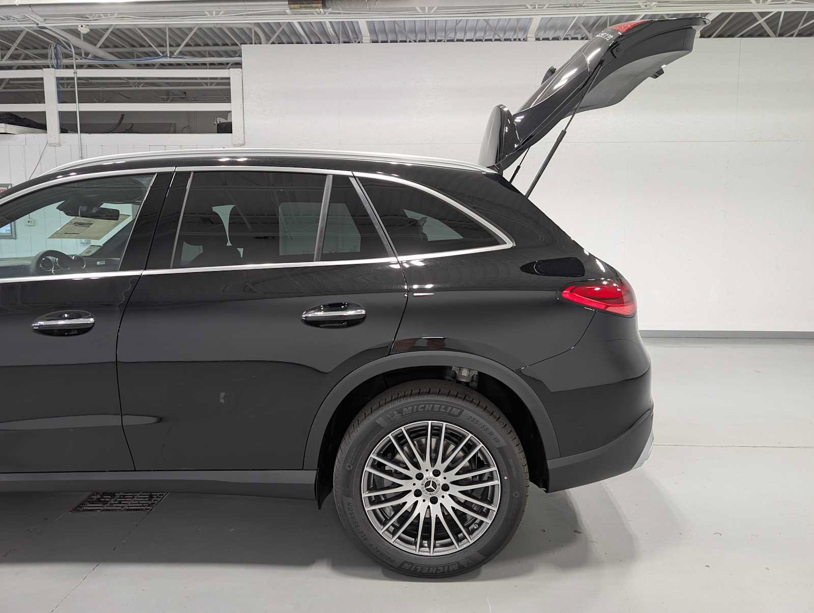 New 2026 Mercedes-Benz GLC 300 4MATIC image 9