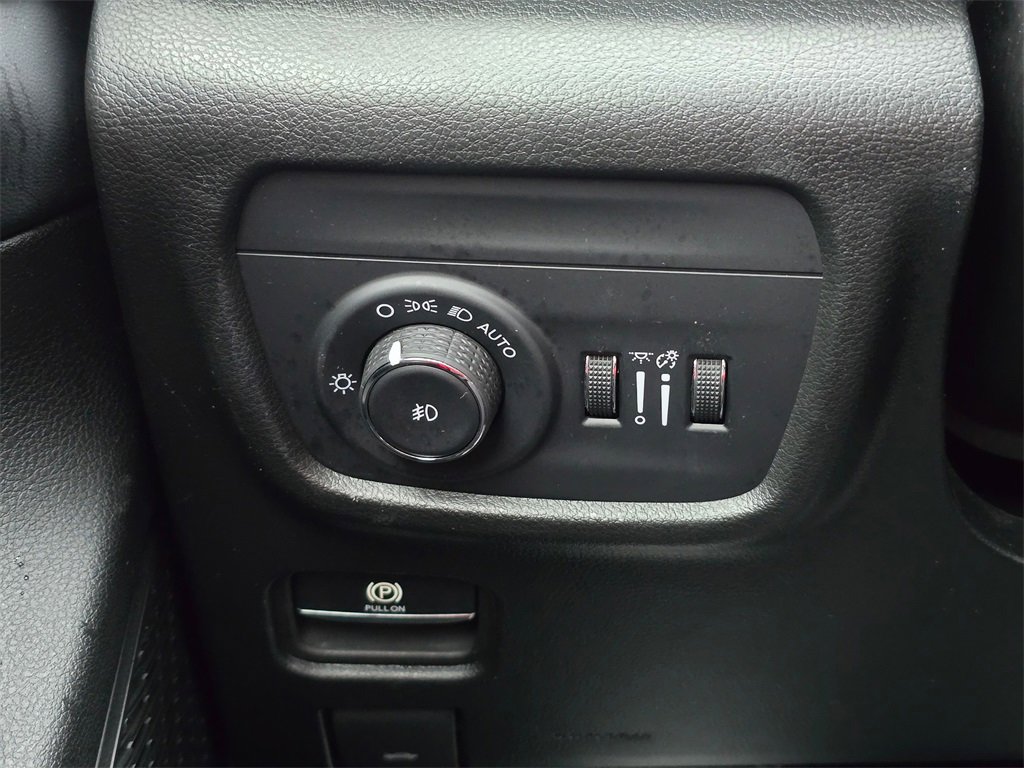 Used 2024 Jeep Grand Cherokee L Limited w/ Luxury Tech Group II image 34