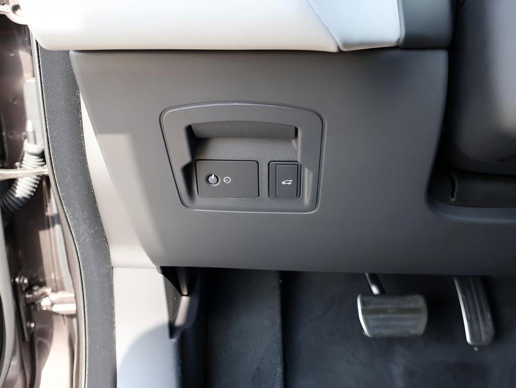 New 2026 Land Rover Range Rover Velar Dynamic SE image 35