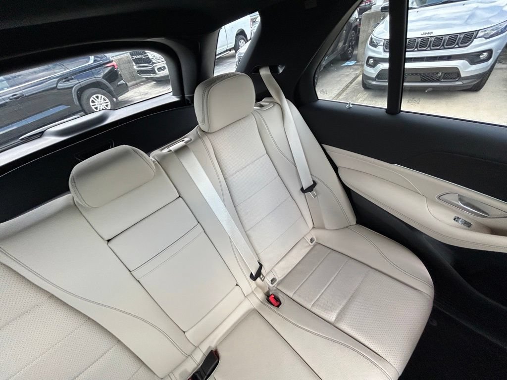 Used 2025 Mercedes-Benz GLE 450e 4MATIC image 11