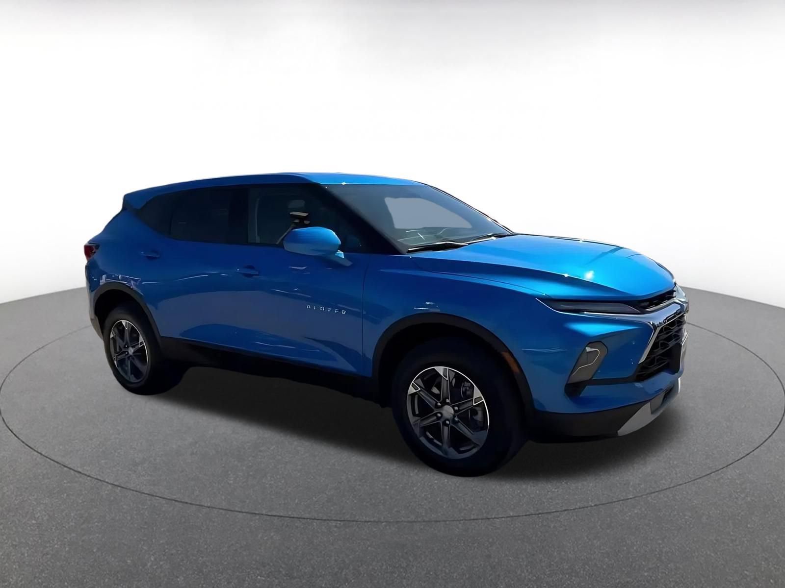 Used 2026 Chevrolet Blazer LT FWD image 2
