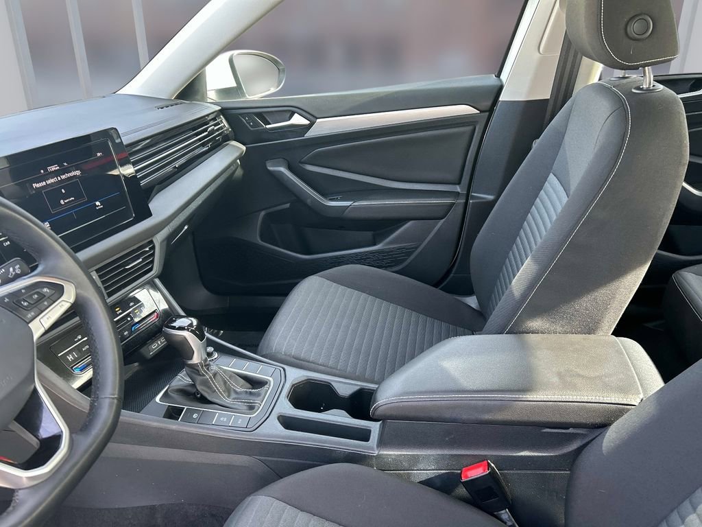 Used 2025 Volkswagen Jetta S image 19
