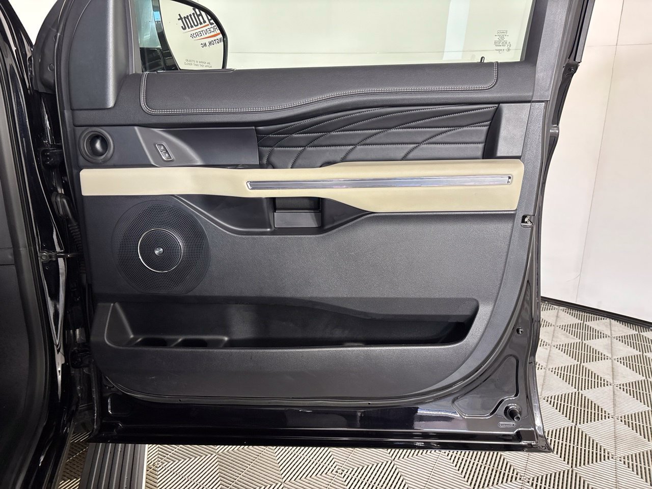 Used 2019 Ford Expedition Platinum AWD/4WD image 33