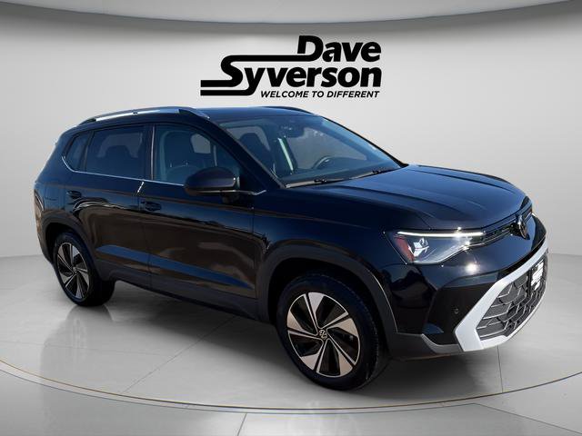 New 2026 Volkswagen Taos SE image 3