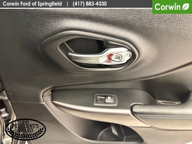 Used 2019 Jeep Cherokee Latitude Plus image 14