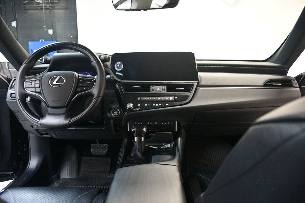 Used 2022 Lexus ES 350 Ultra Luxury image 5