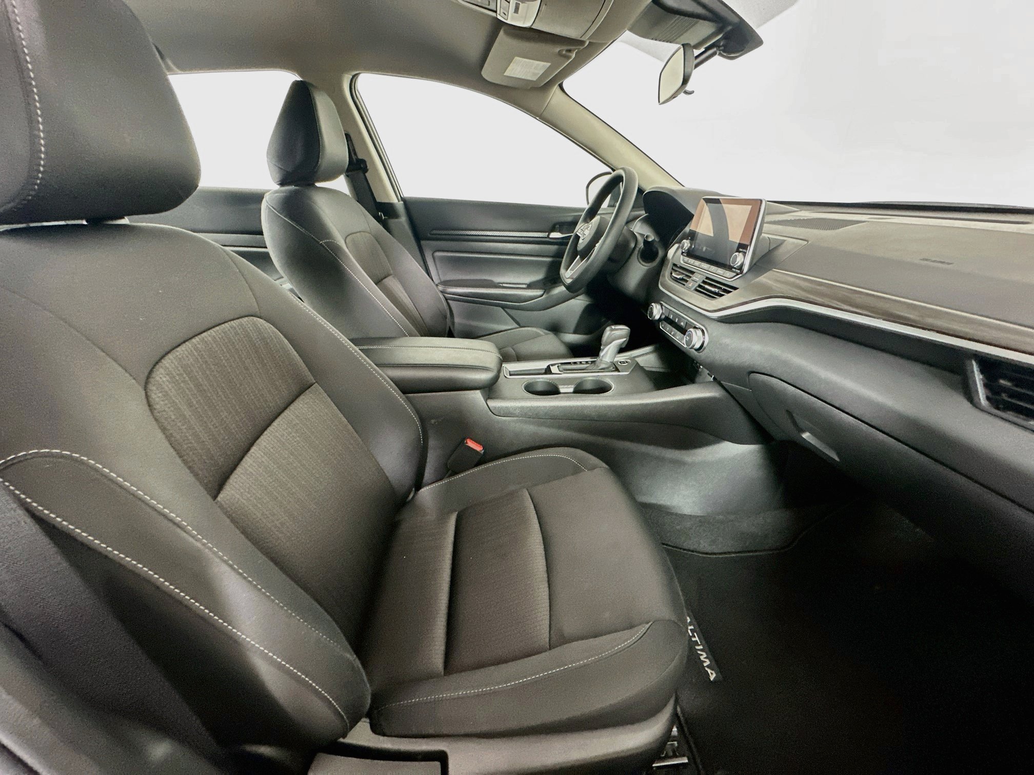 Used 2025 Nissan Altima 2.5 SV FWD image 29