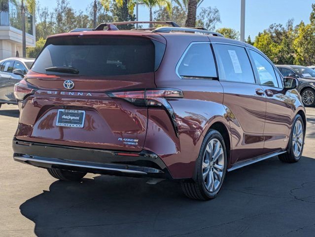 Used 2021 Toyota Sienna Platinum image 5