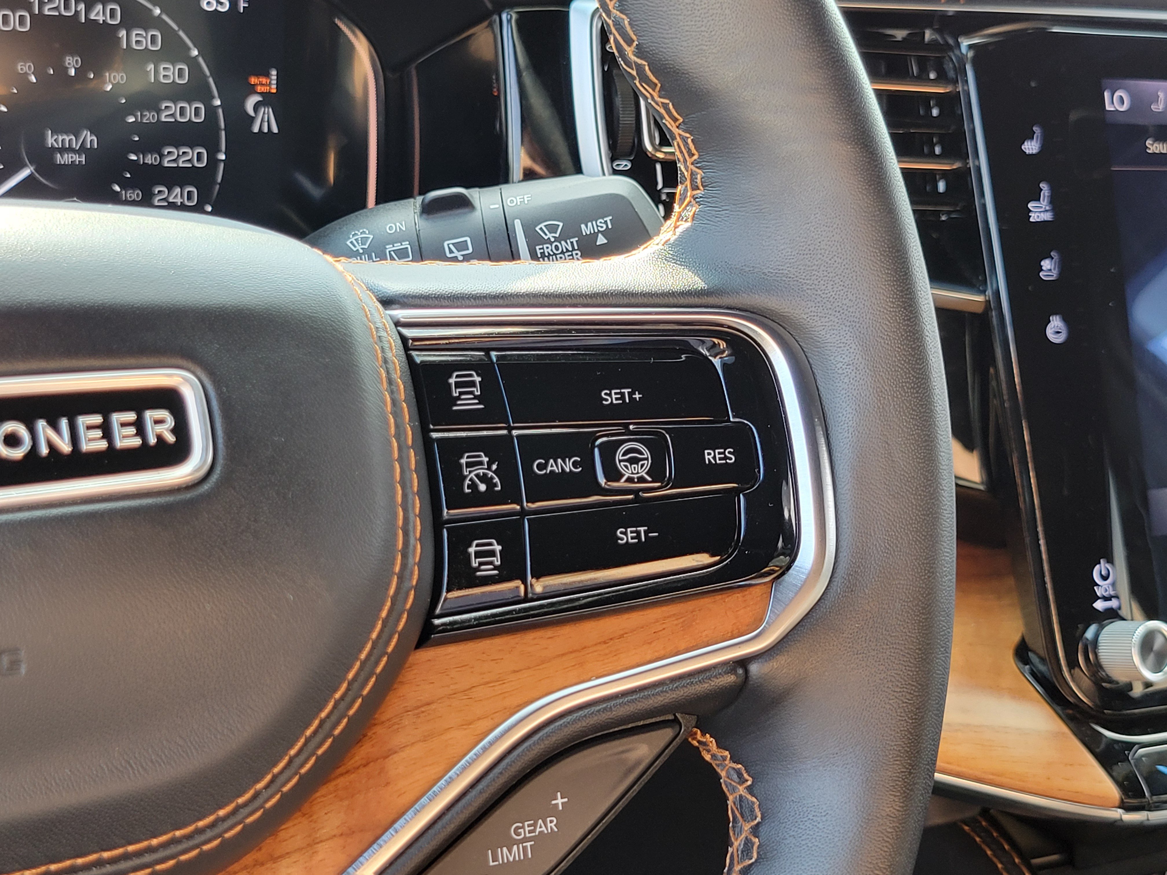 Used 2024 Jeep Grand Wagoneer Series III w/ Rear Seat Video Group 1 AWD/4WD image 14