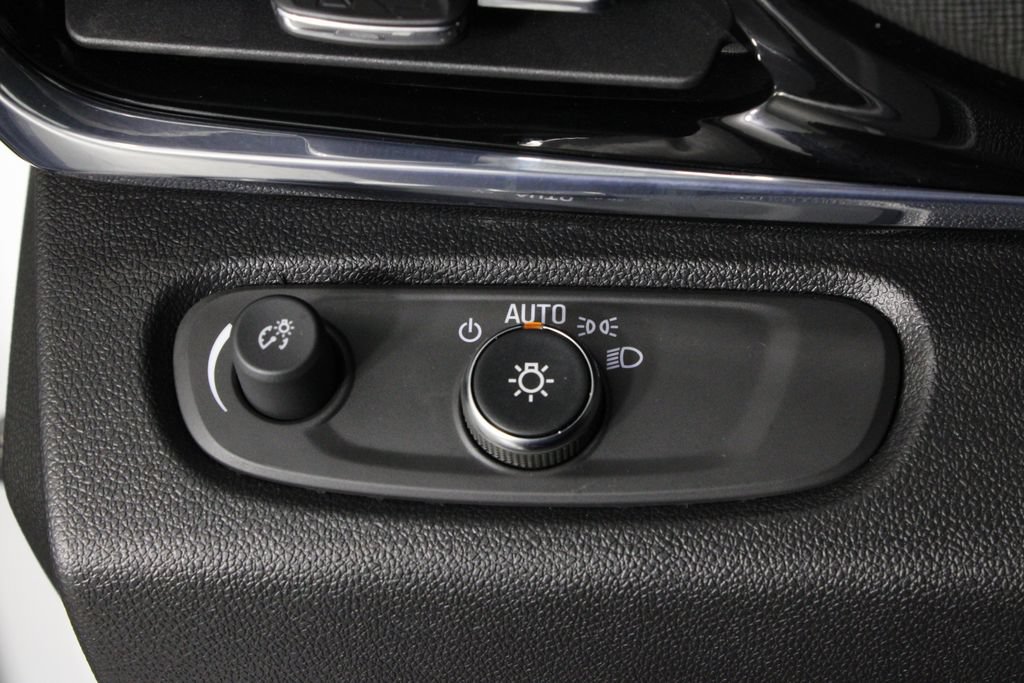 Used 2025 Buick Envista Sport Touring w/ Convenience I Package FWD image 24