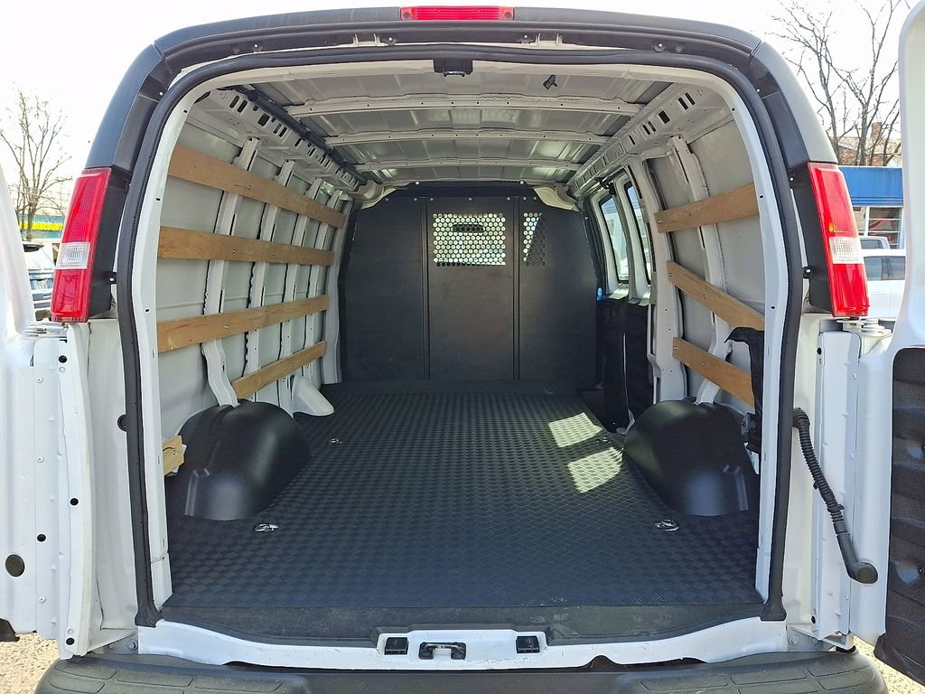 Used 2024 GMC Savana 2500 w/ Driver Convenience Package image 27