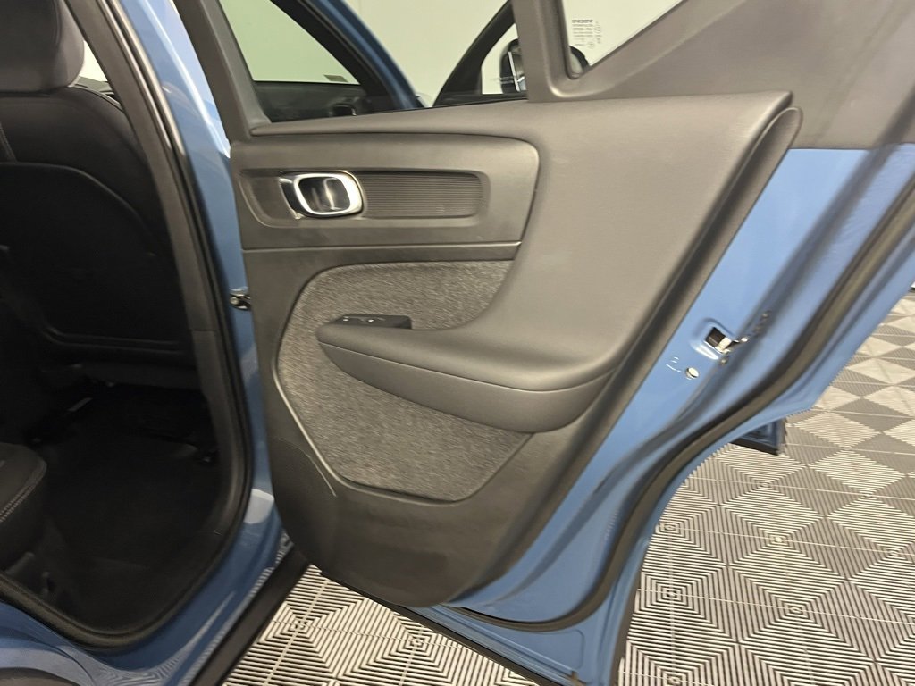 Used 2023 Volvo XC40 B5 Ultimate w/ Protection Package image 34