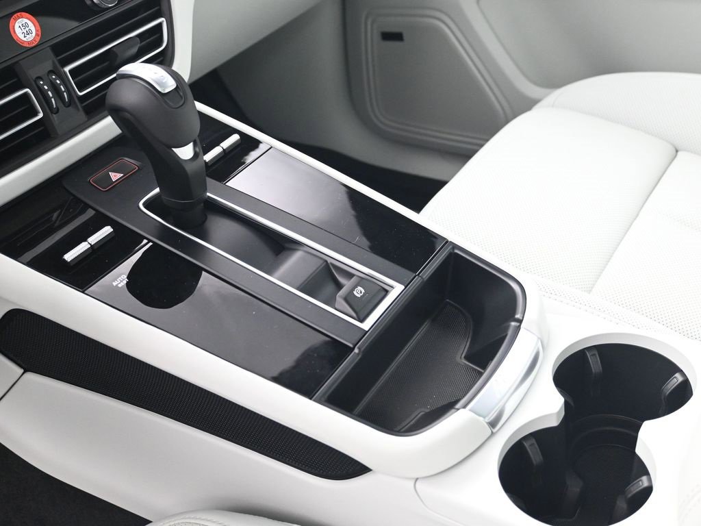 New 2026 Porsche Macan image 22