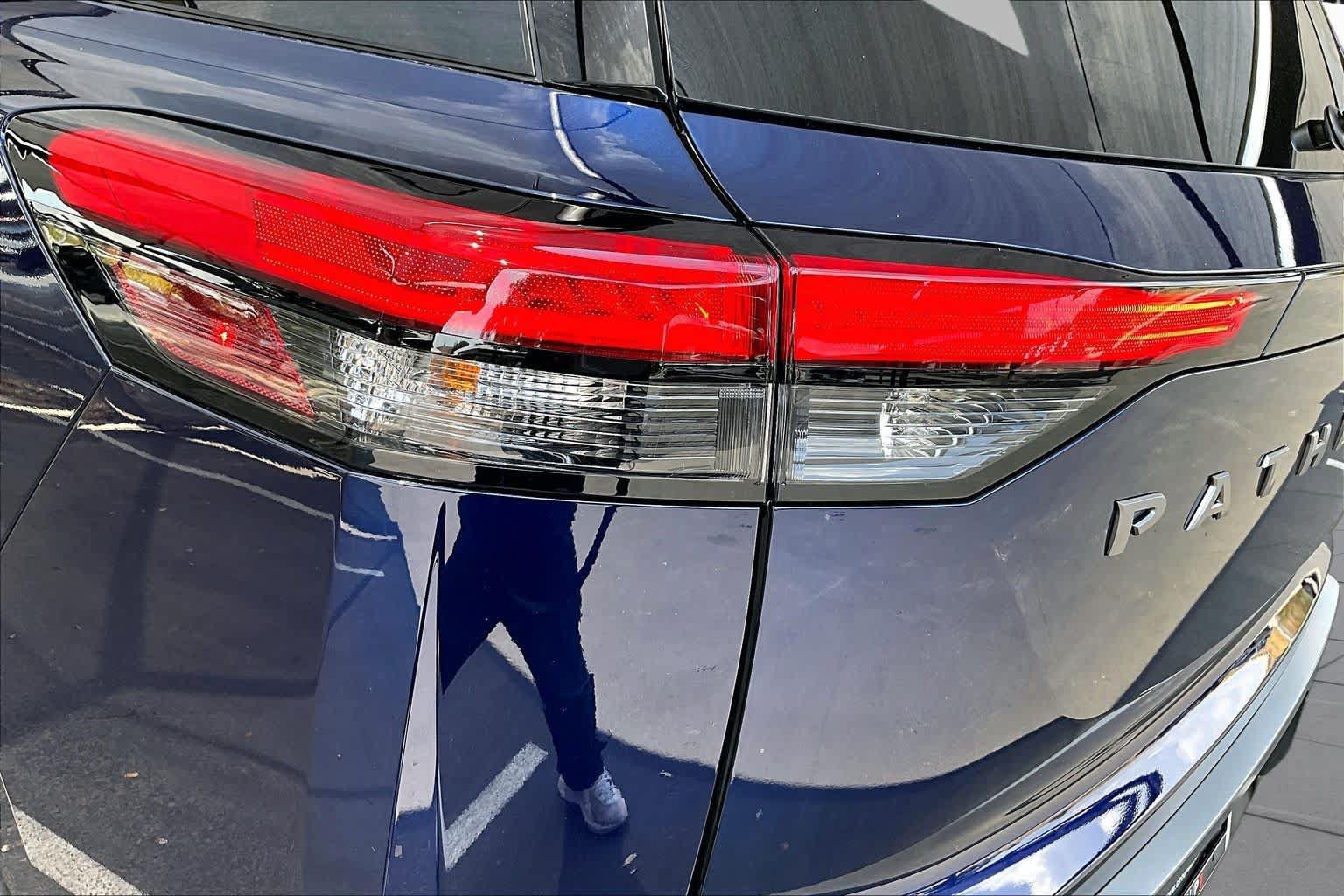 New 2026 Nissan Pathfinder SL FWD image 14