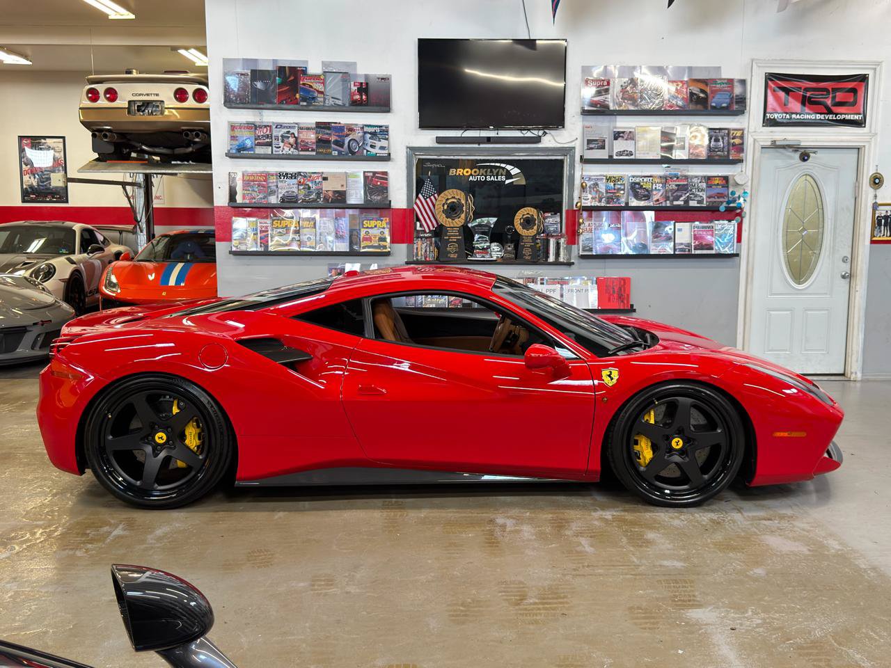Used 2018 Ferrari 488 GTB RWD image 5
