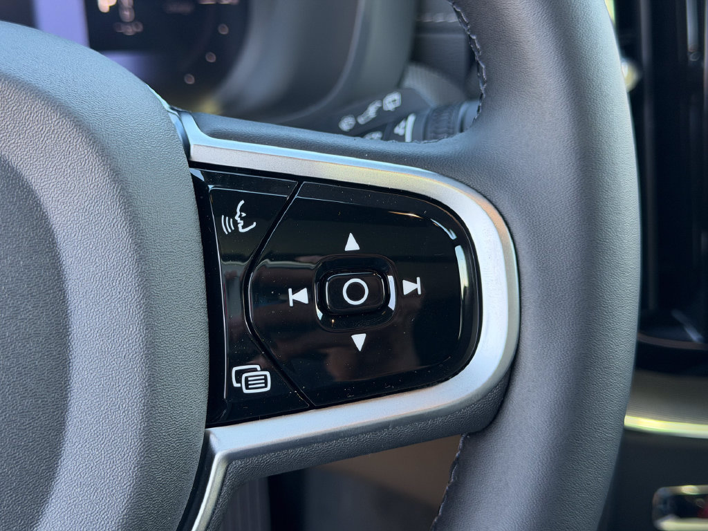 New 2026 Volvo XC60 T8 Ultra w/ Protection Package Premier AWD/4WD image 18