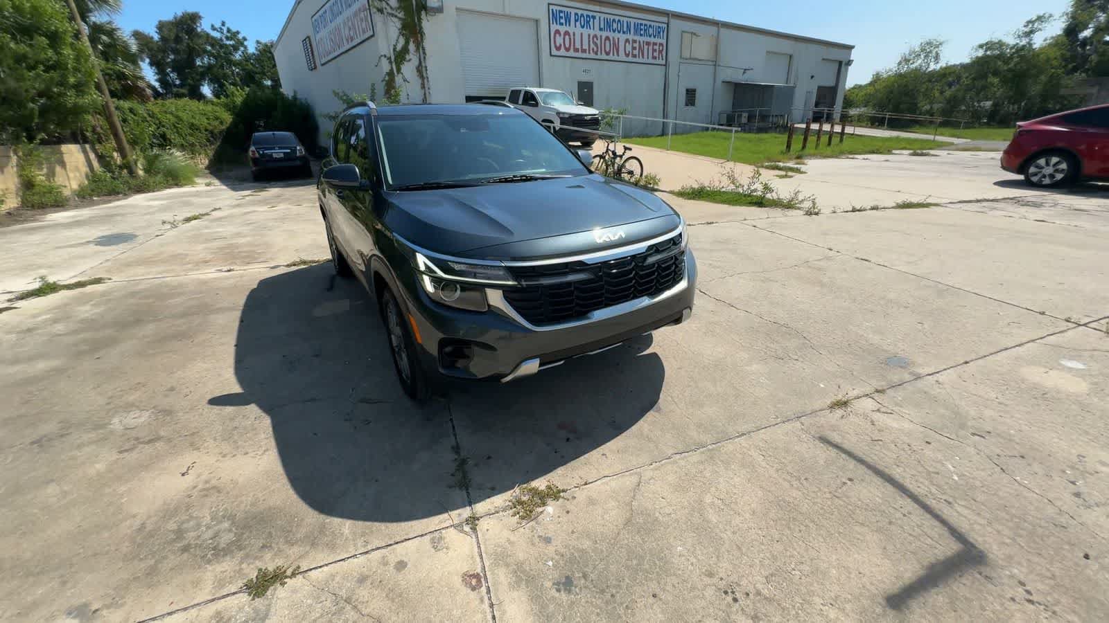 Used 2024 Kia Seltos S AWD/4WD image 2
