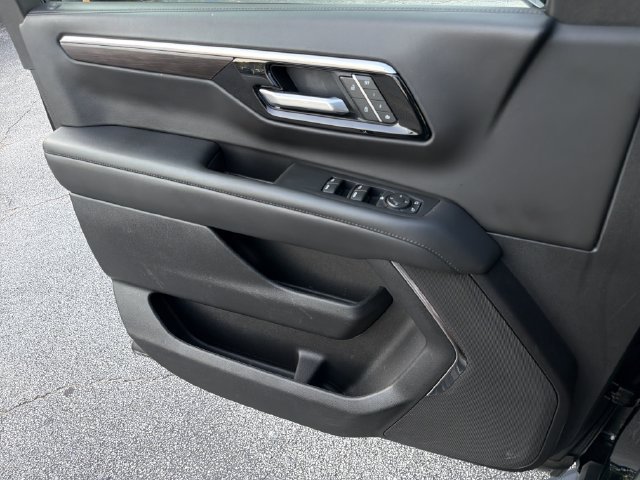 Used 2025 Chevrolet Suburban LT RWD image 20
