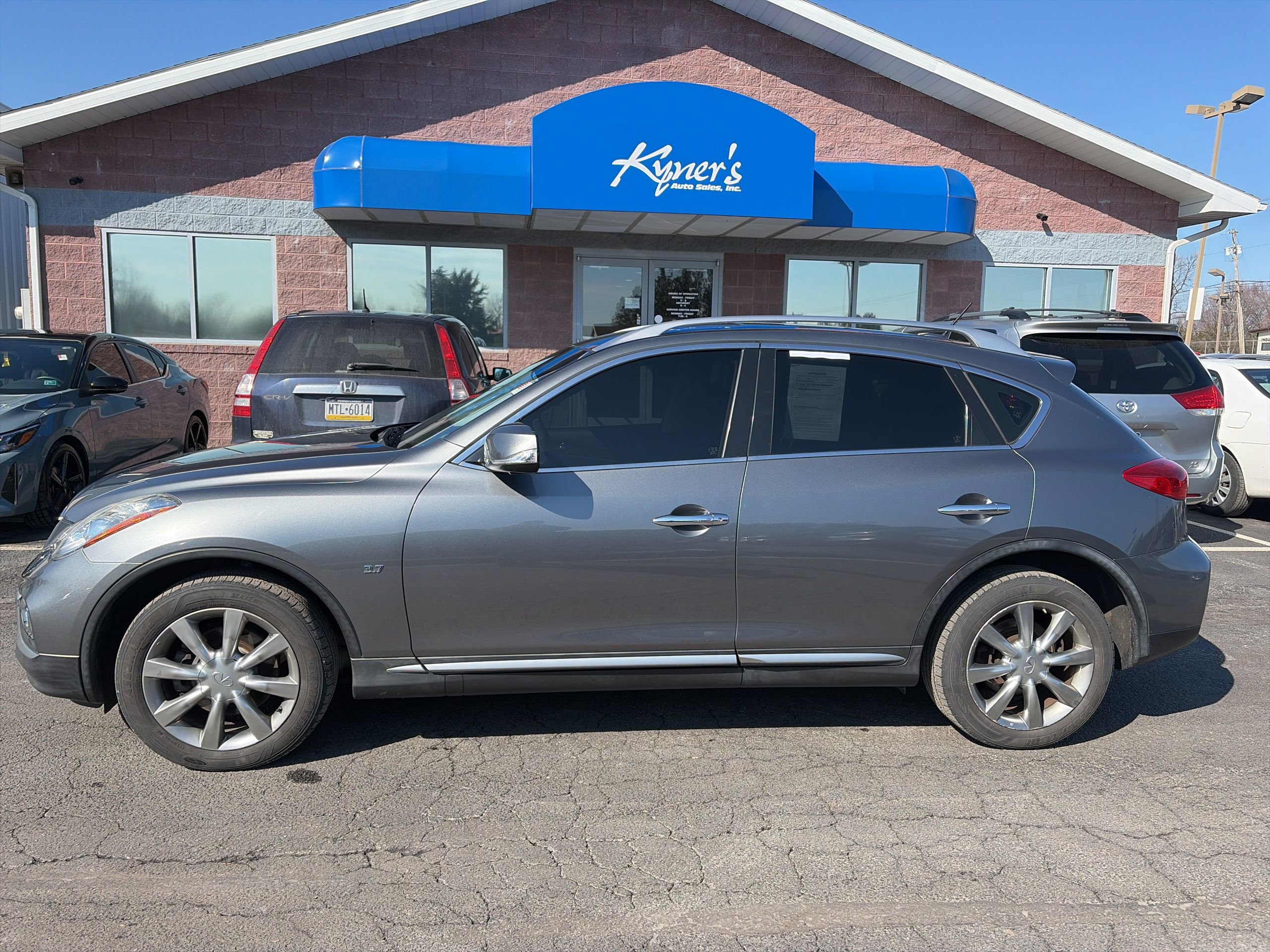 Used 2017 INFINITI QX50 AWD w/ Premium Plus Package image 3